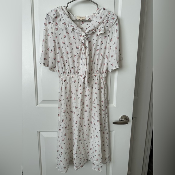 Beautiful dress like new - Picture 2 of 6